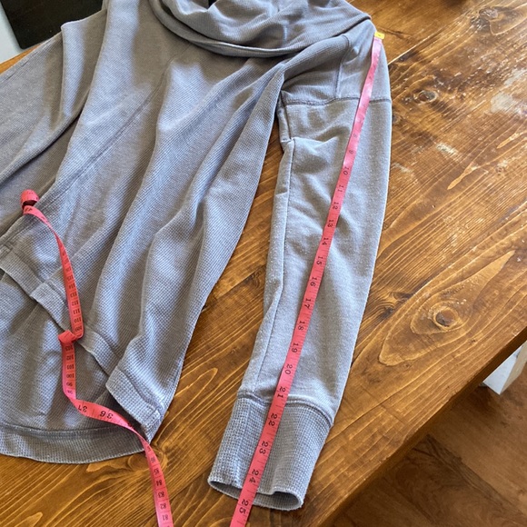 Lucky Brand gray high to low top, waffle fabric. Worn twice, good condition! - Picture 10 of 10